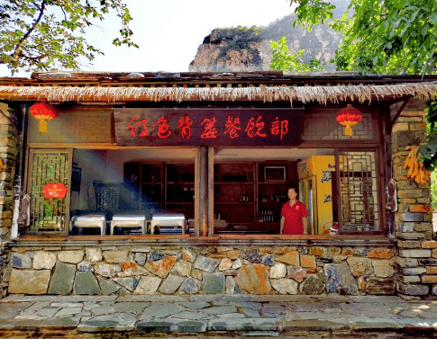 远离喧嚣都市来到天然氧吧一样的黄栌花节在粉红的千亩山林间和快乐