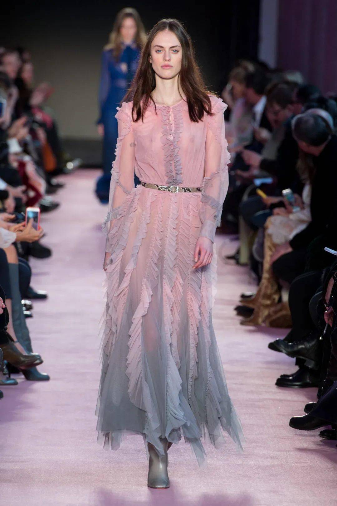 1秒爱上秀场上的绝美仙纱裙