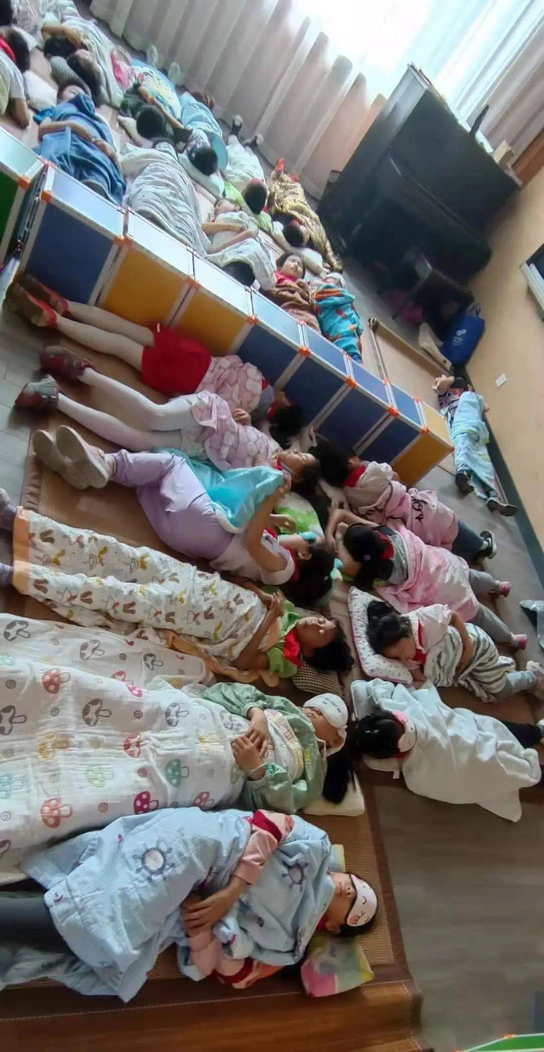 真棒 义乌这所学校的孩子不用趴着午睡了 香山