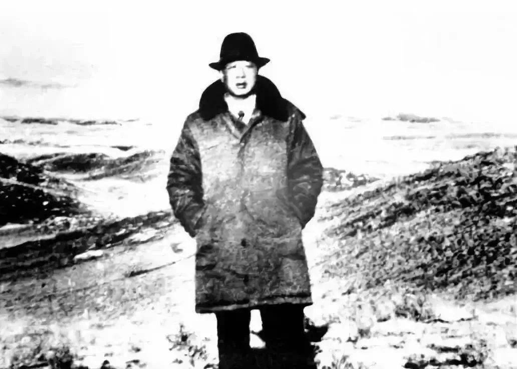 孔繁森生前最后一张照片,拍摄于新疆托里县境内.