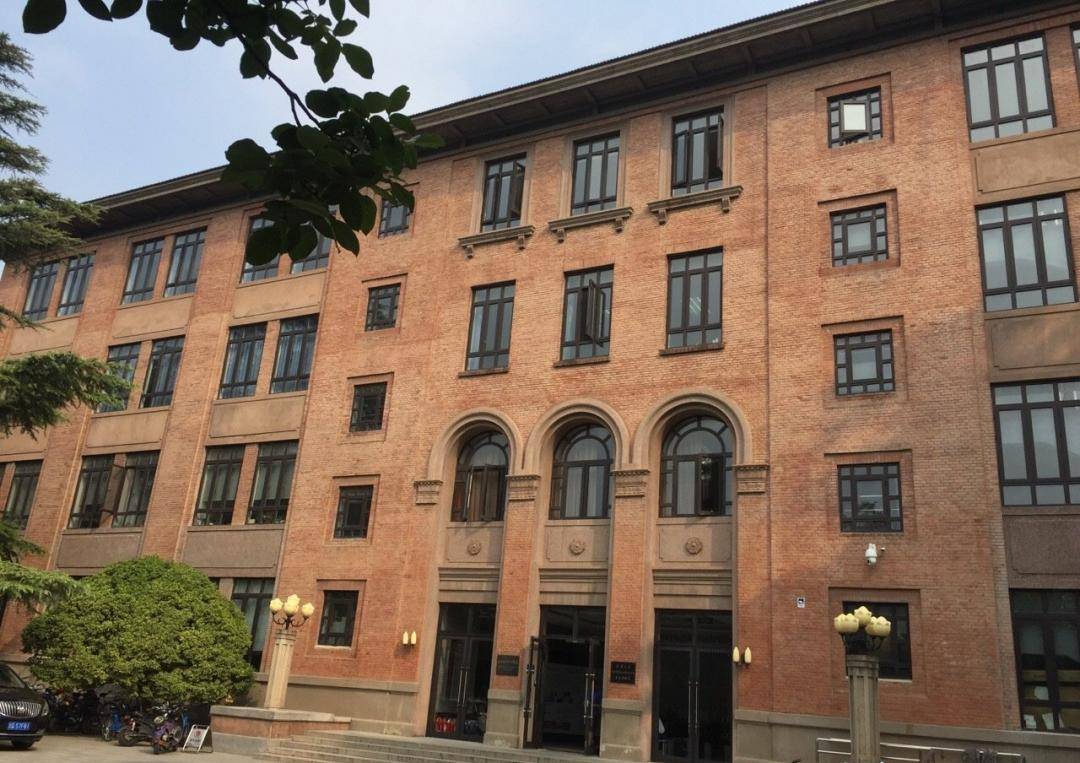 图片来源:微博@if欲穷千里目这个建筑是清华大学水利水电工程系的大楼