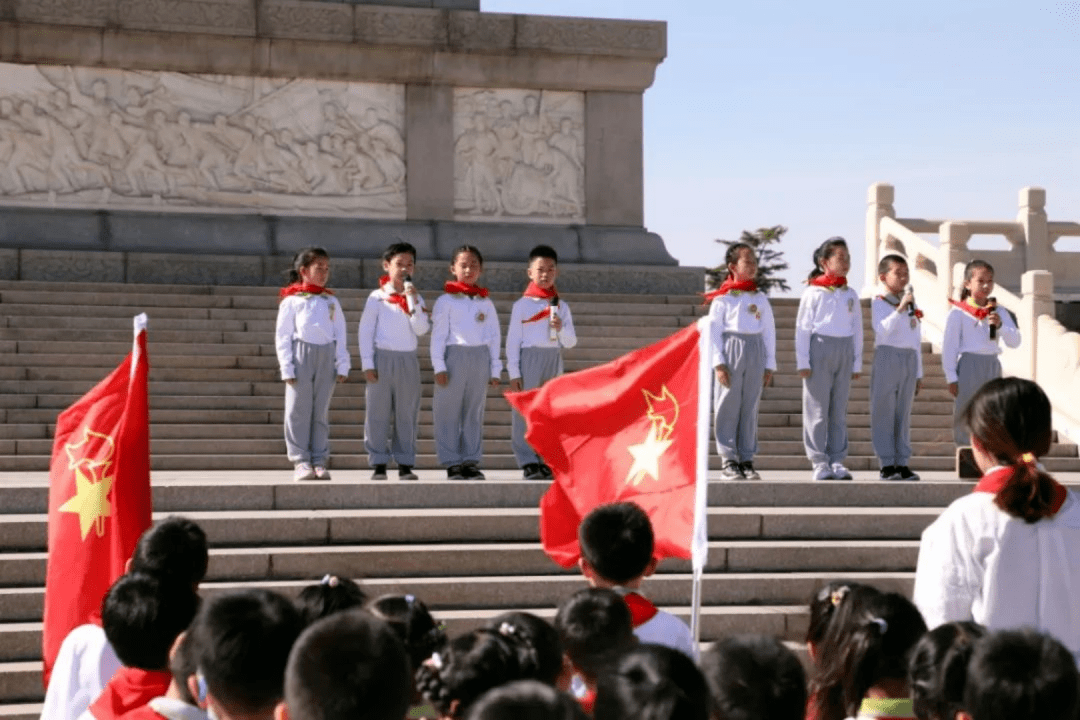 先锋少年丨红领巾心向党 争做新时代好队员——前门小学入队仪式