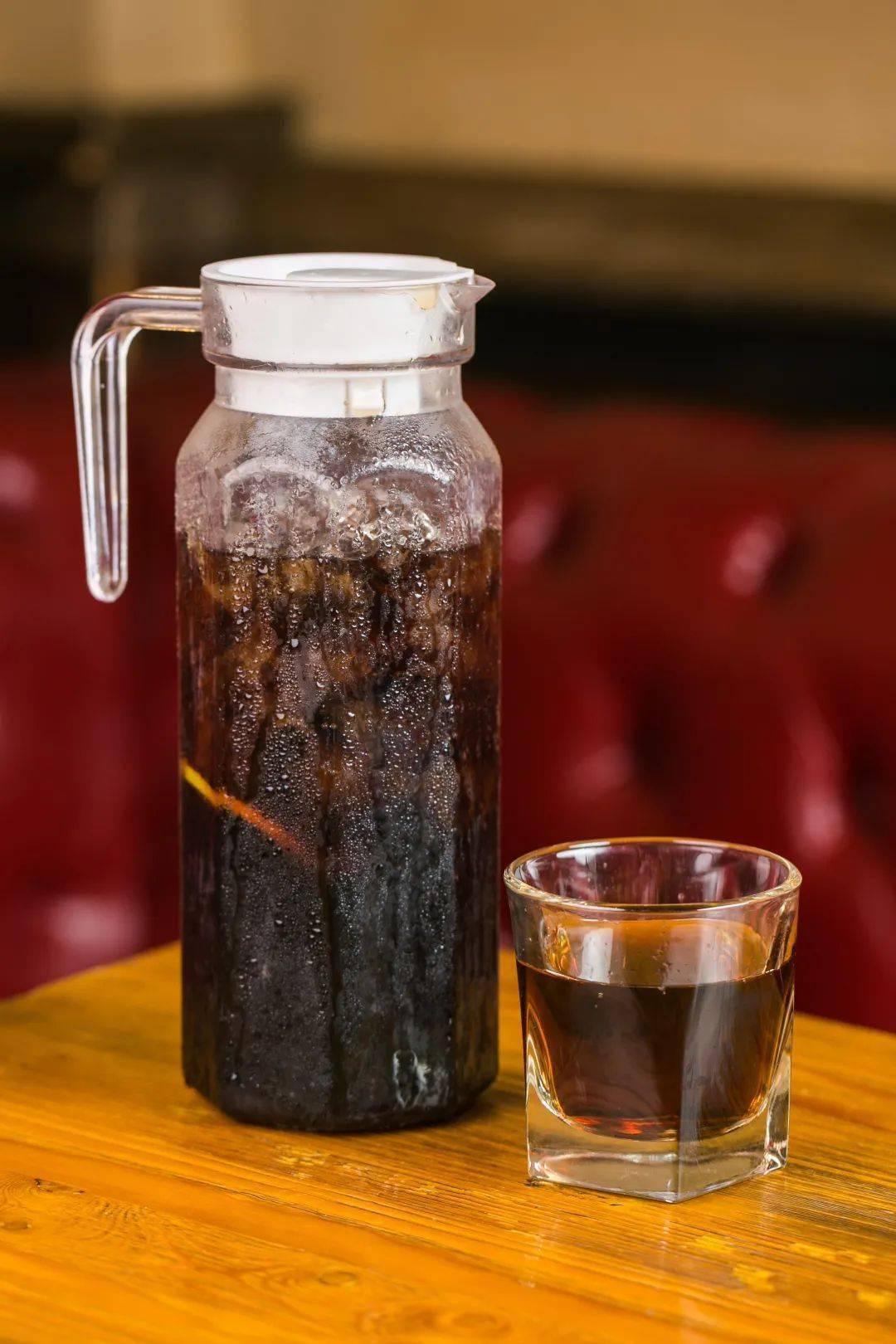 可乐与柠檬的奇妙合体,也是茶餐厅的常客;在炎炎夏日来上一扎冻柠乐