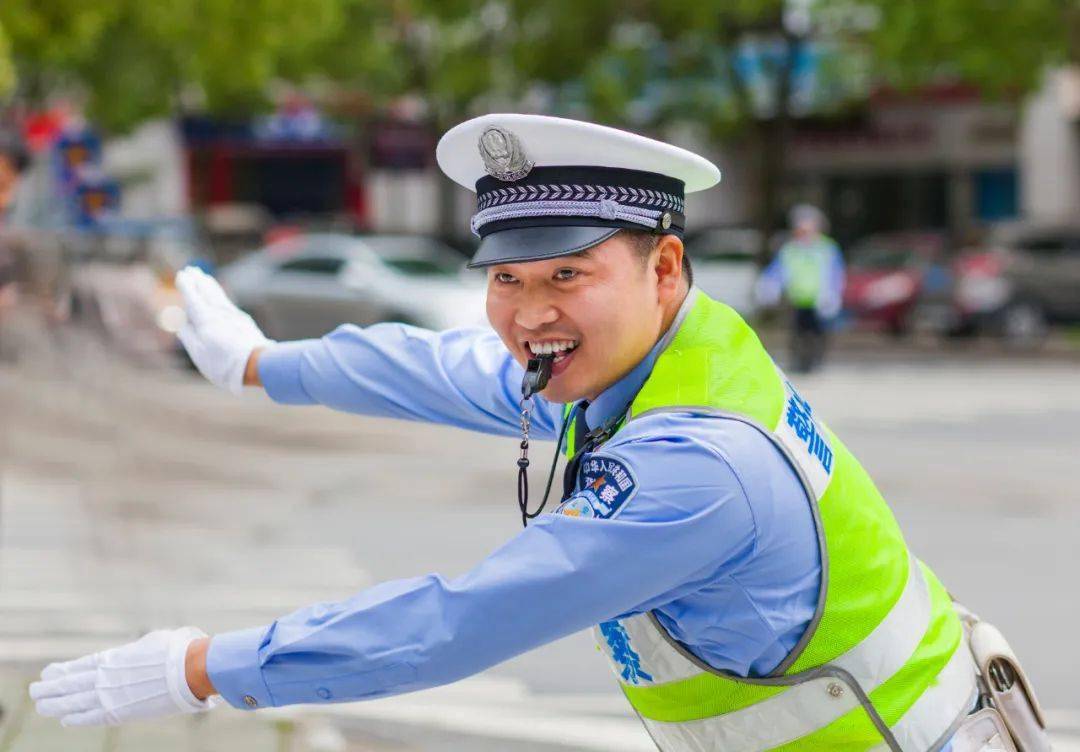 这些笑容背后有故事