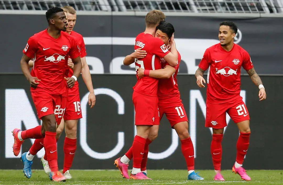 拜仁加冕德甲九连冠!_沙尔克