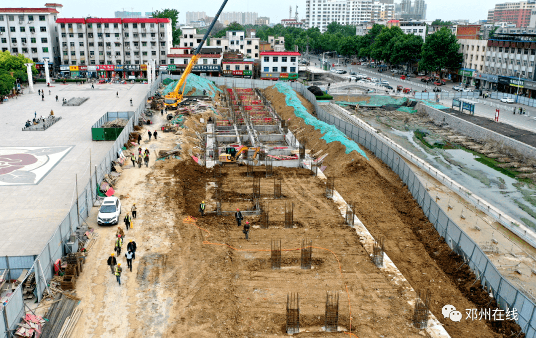 护城河清淤,桥梁施工清末民初,外城上有5个门楼,但城墙高度比初建时