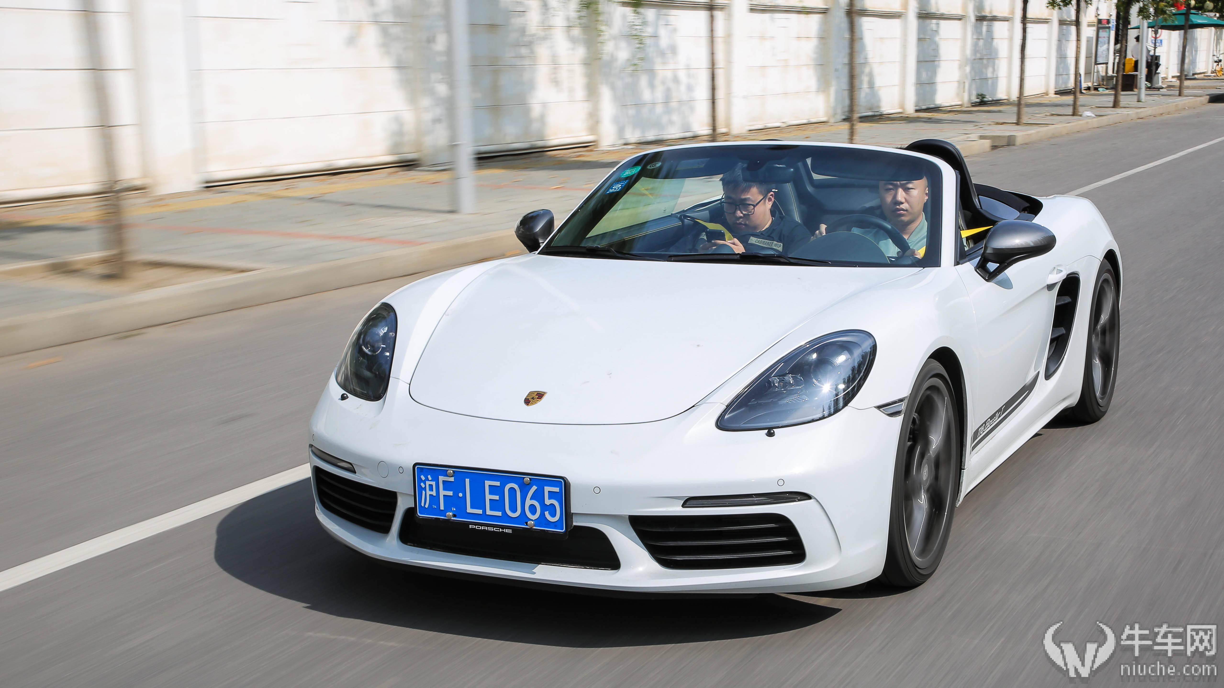 保时捷目前尚未透露全新718 boxster ev(纯电动)车型的确切发布和上市