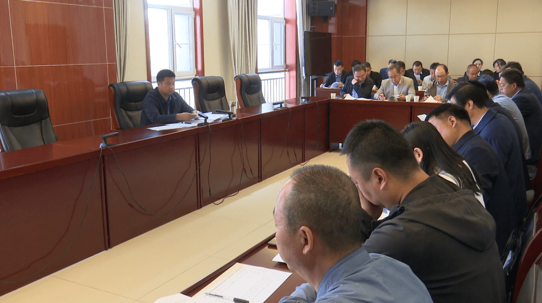 靳智德主持召开《关于推进华亭市电网高质量发展实施意见》讨论会议