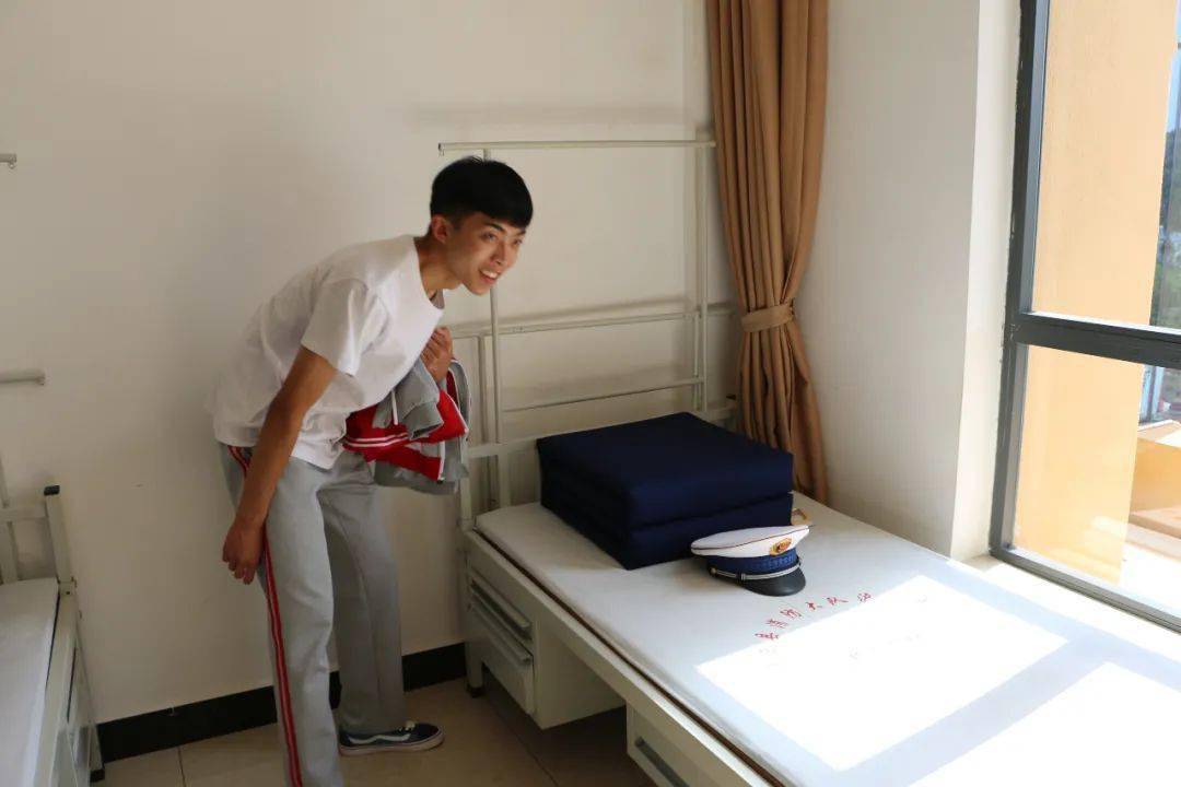 泸源中学师生代表走进红门"零距离"体验消防