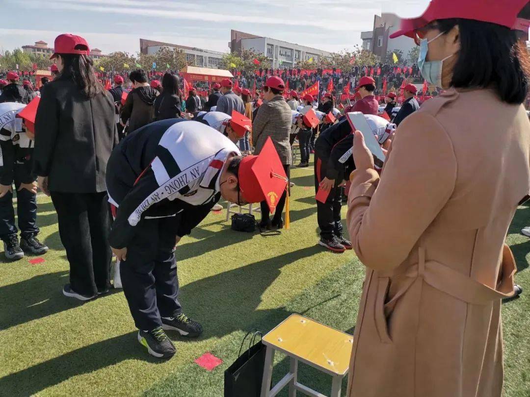 学党史敬先锋听党话跟党走河北安平中学隆重举行2019级十八岁成人礼