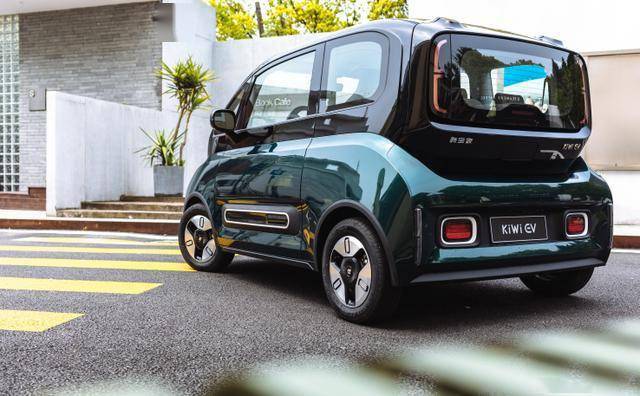 宏光minie300现身首届国际消博会这是要走向世界的节奏