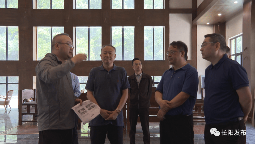 县领导杨五一,赵久芹,向兴华参加有关活动.