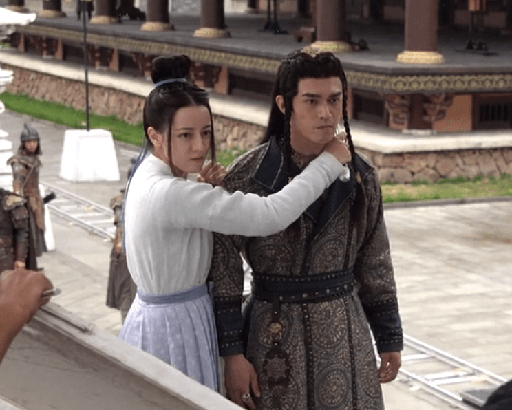 迪丽热巴长歌行花絮公开戏精迪随机切换小奶音和怒汉音