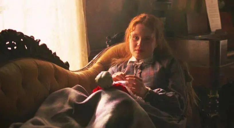 电影中的裙子小妇人服饰妆发赏析你的穿着也会映射性格吗