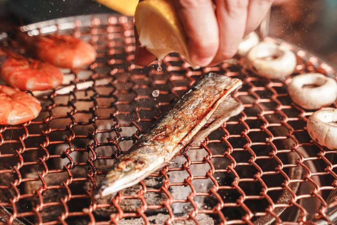 留园网 万烧 不仅烤肉 还主打烤活鳗 上桌前蹦迪的ta 到底什么来头 6park Com