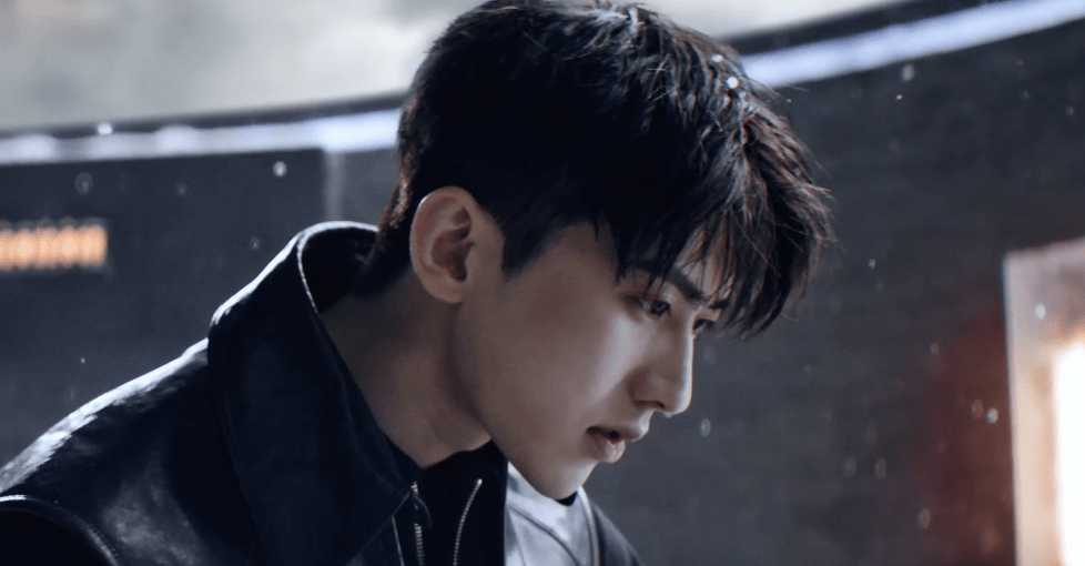 蔡徐坤百事可乐广告大片公开一身劲酷黑衣变身勇敢武士展开激烈决斗