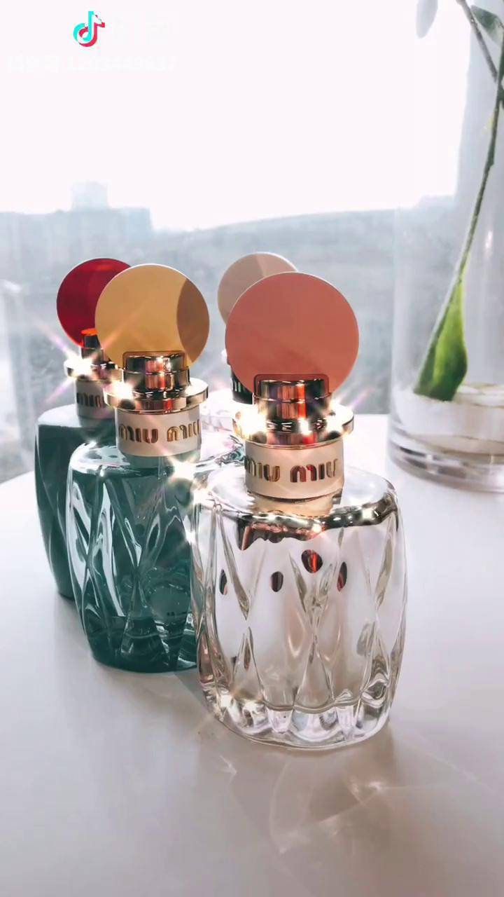 香水miumiu缪缪近期刚出的2018年的最新款银色之花入手之后立马分享给