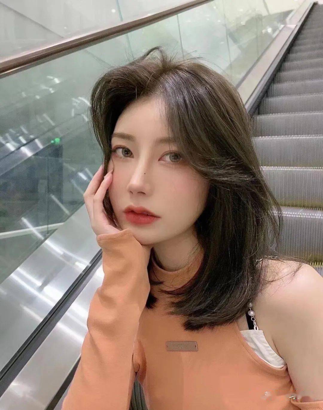 2021流行"c型卷"烫发,中长发留超级美!_发型