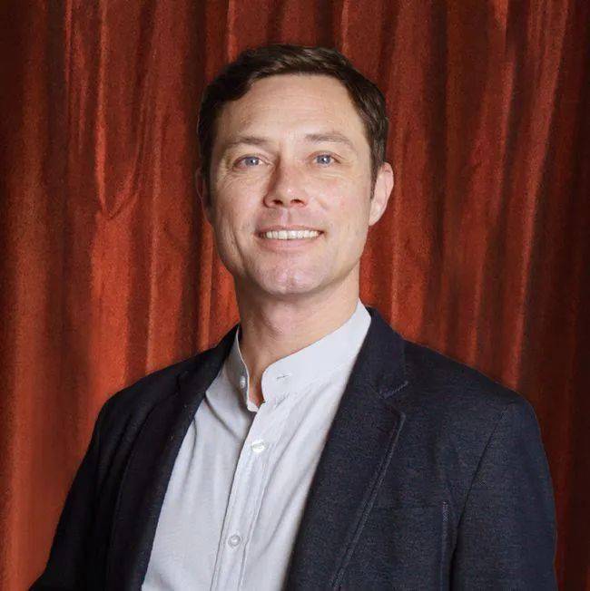 曾在上海中学国际部任教10年的资深外教mark seeley认为,学生在学习