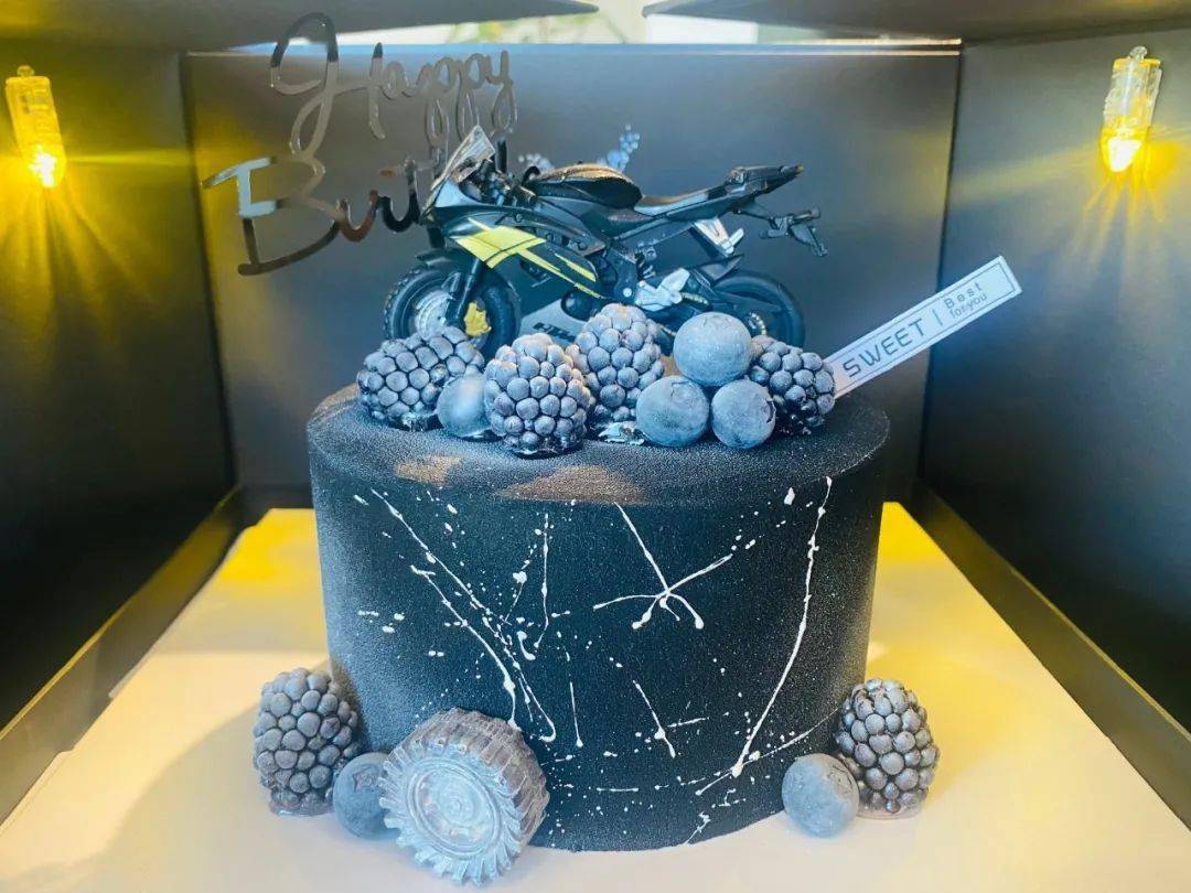 22岁的龚毅星在这新的一岁依旧抱有谦逊学习的态度,未来路上,毅力为伴