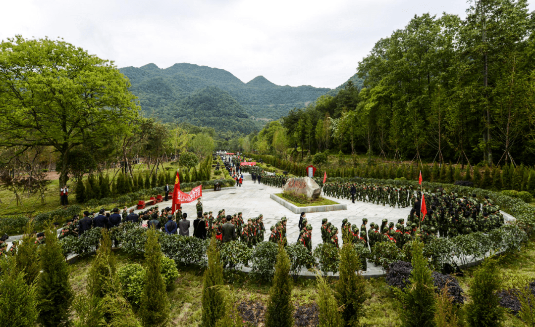 除了革命老區的紅色文化,國家5a級旅遊景區巴中光霧山成為大自然的