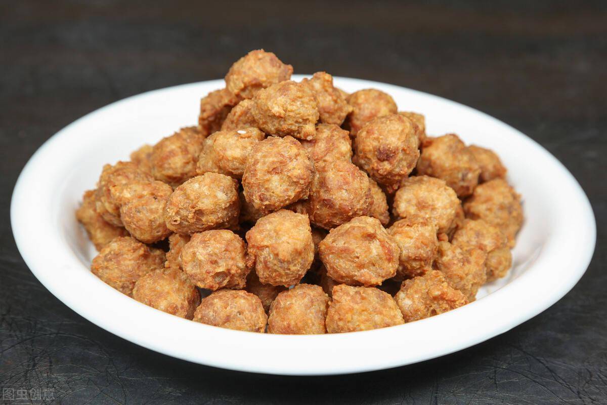 想要炸肉丸子好吃,牢记3个要点,丸子香酥有弹性,凉了也好吃
