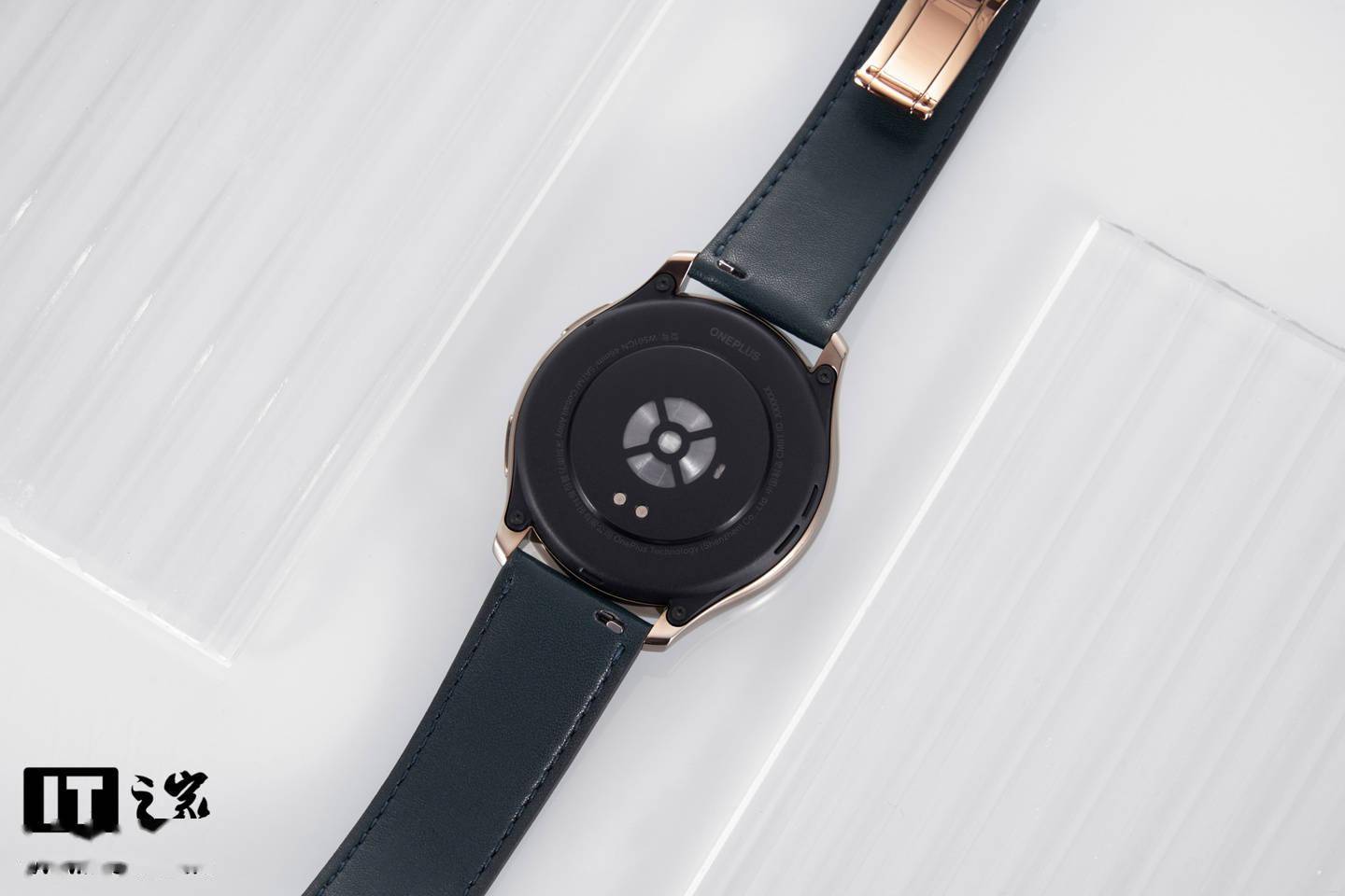 it之家开箱一加onepluswatch钴合金限定版图赏
