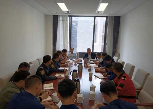 最后,孙雷主任传达了市委,市政府,局党委对此次灭火救援行动的高度