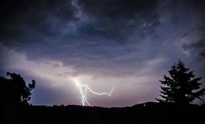 防灾减灾宣传周丨夏季暴雨雷电频繁这些预防常识要学会