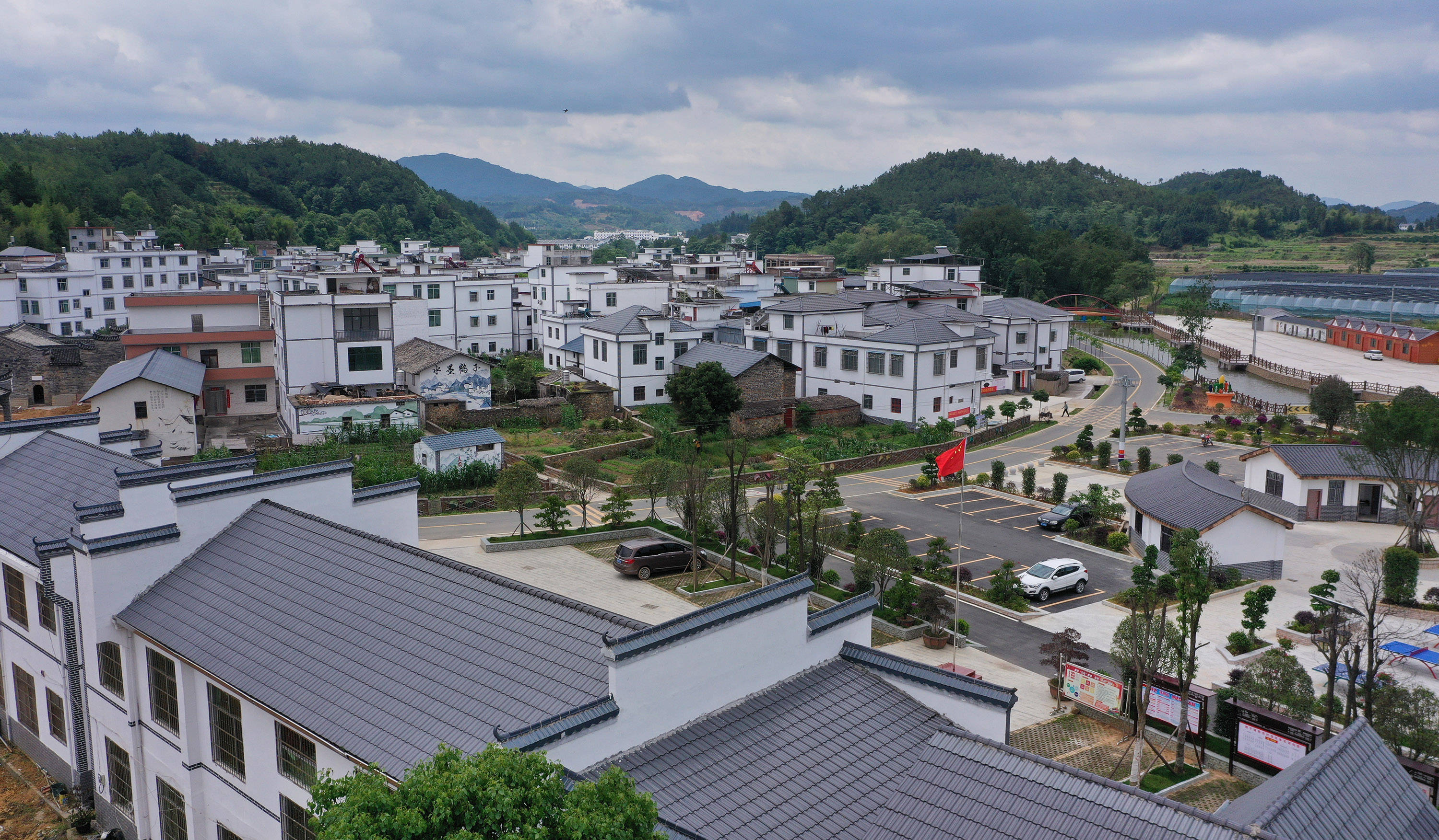 农具" 直播成为"新农活"5月16日无人机拍摄的安远县鹤子镇阳佳村全景