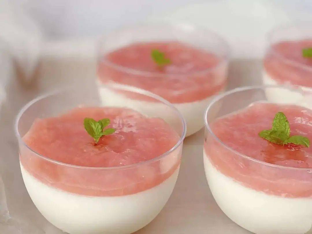 甜品当蜜桃的清新碰上牛奶的香浓蜜桃酱牛奶布丁01用美味打败酷热难耐