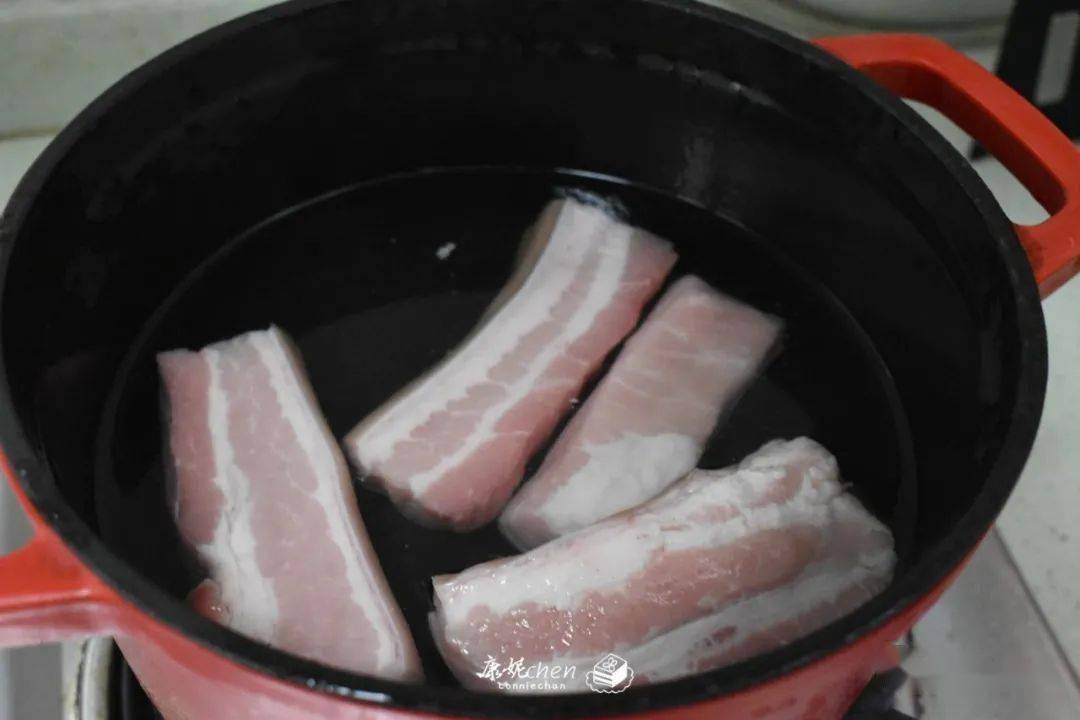 蔬菜|夏天用它炖肉鲜香入味，滑嫩不油腻，越吃越香，一锅不吃光不罢休