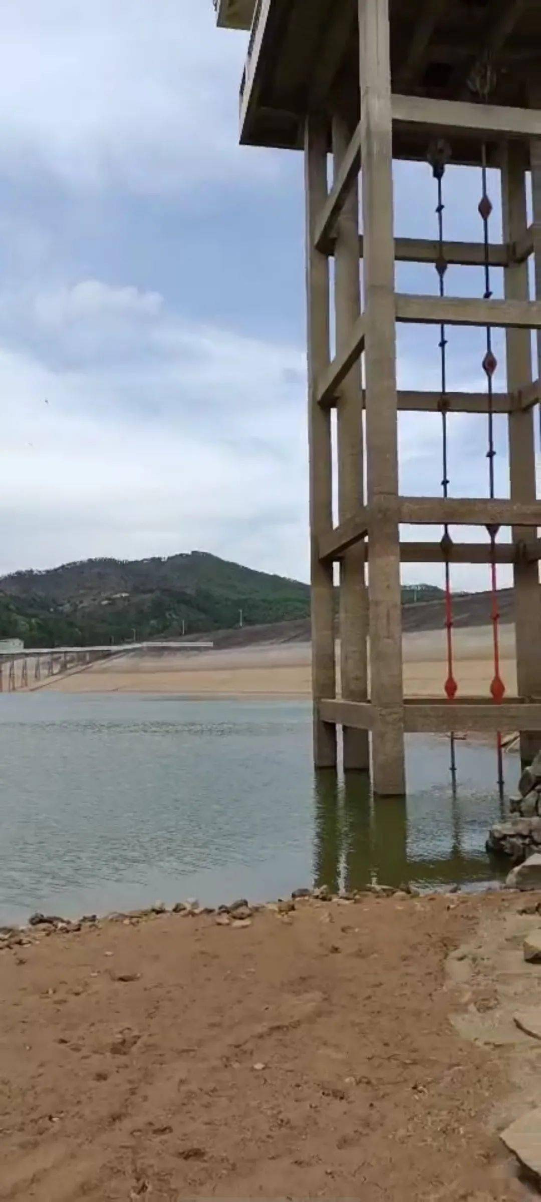 隆江镇石榴潭水库,水位还有多高呢?