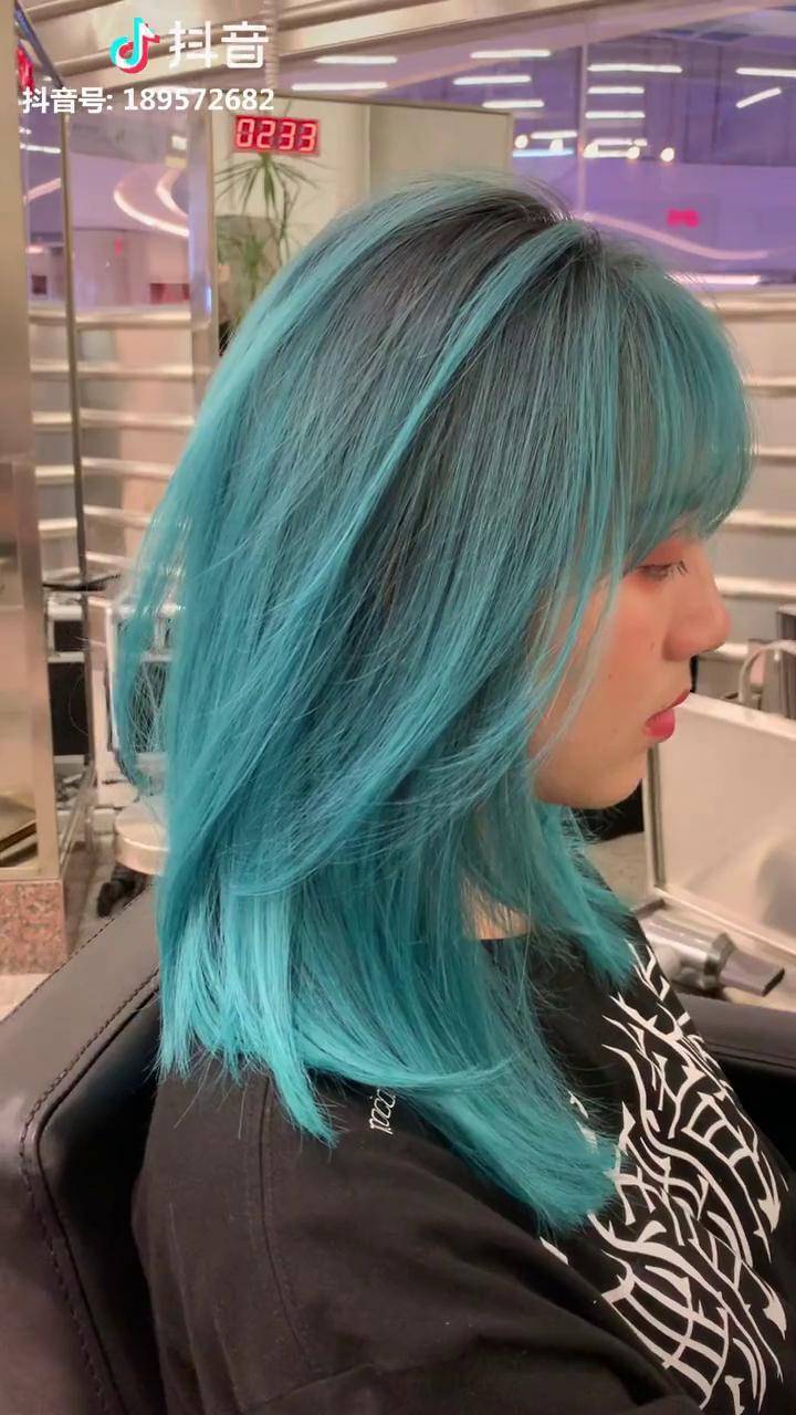 一款不敢回家的发色冰蓝色发色
