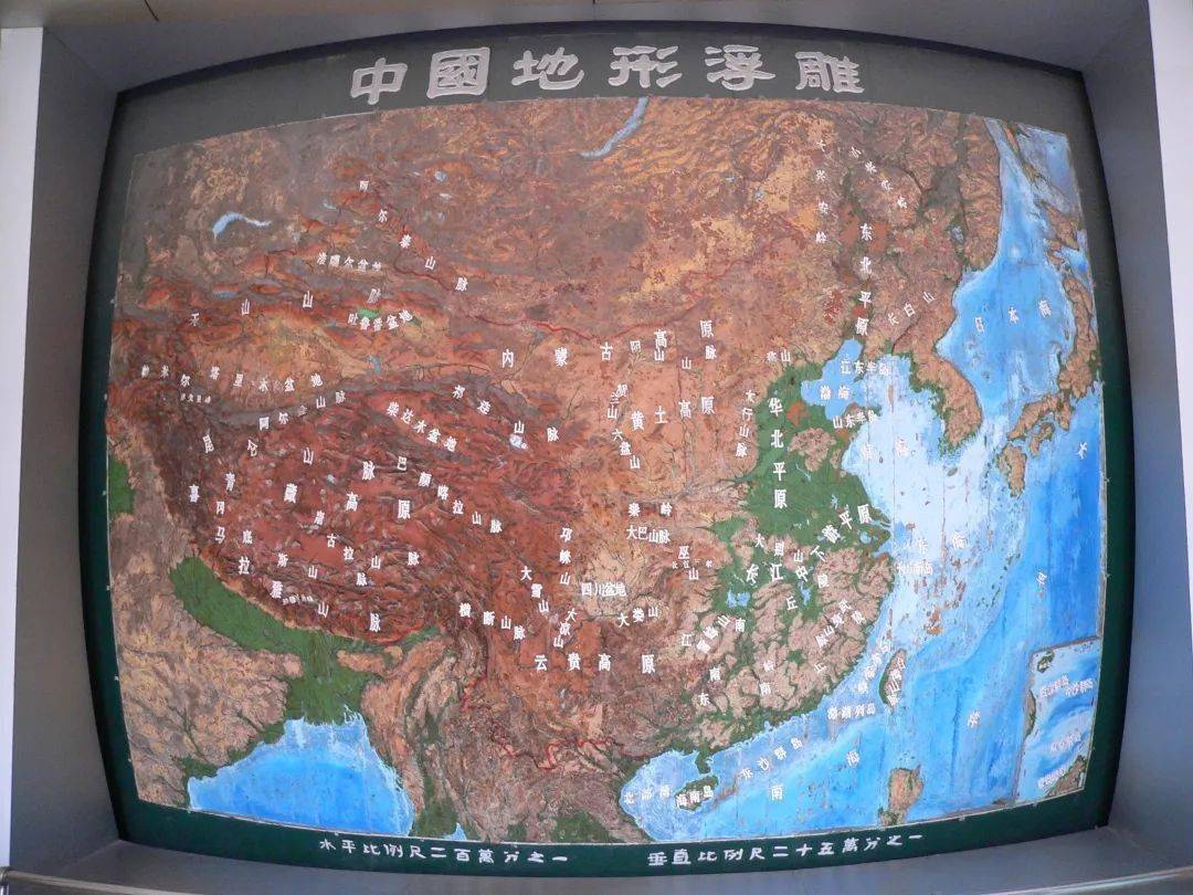 中国地形浮雕 重庆自然博物馆供图