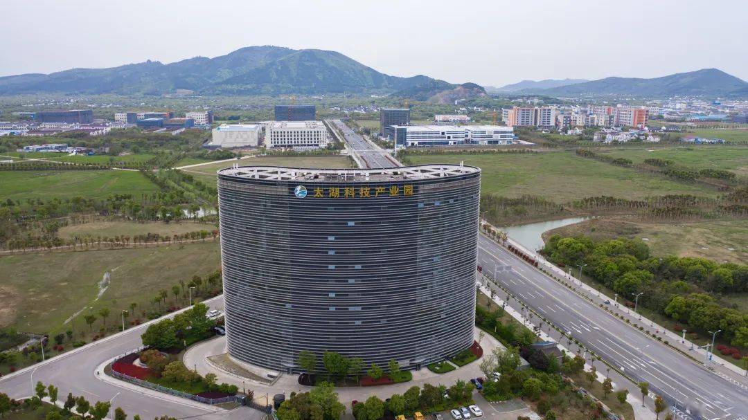 湾总部经济园太湖湾数字科技园今天奠基仪式所在地苏州太湖科技产业园