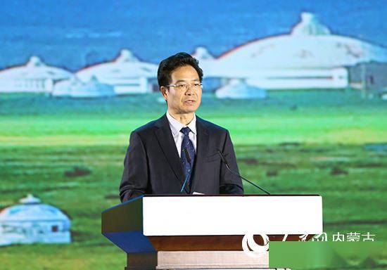 自治区党委常委,呼和浩特市委书记王莉霞出席,呼和浩特市委副书记