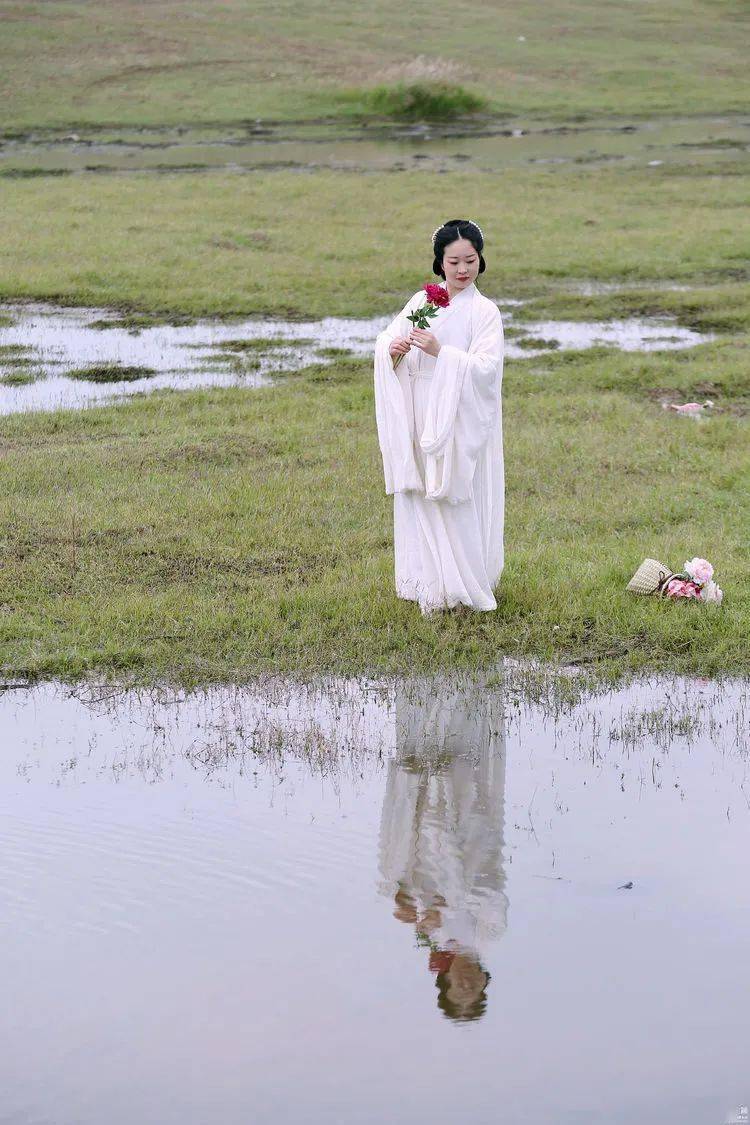 人像摄影:水草鲜美,丽人行_小溪