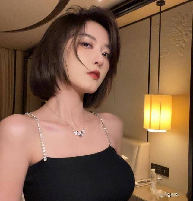 而从这位不知名的痞幼"前男友"也可以看出,现在的