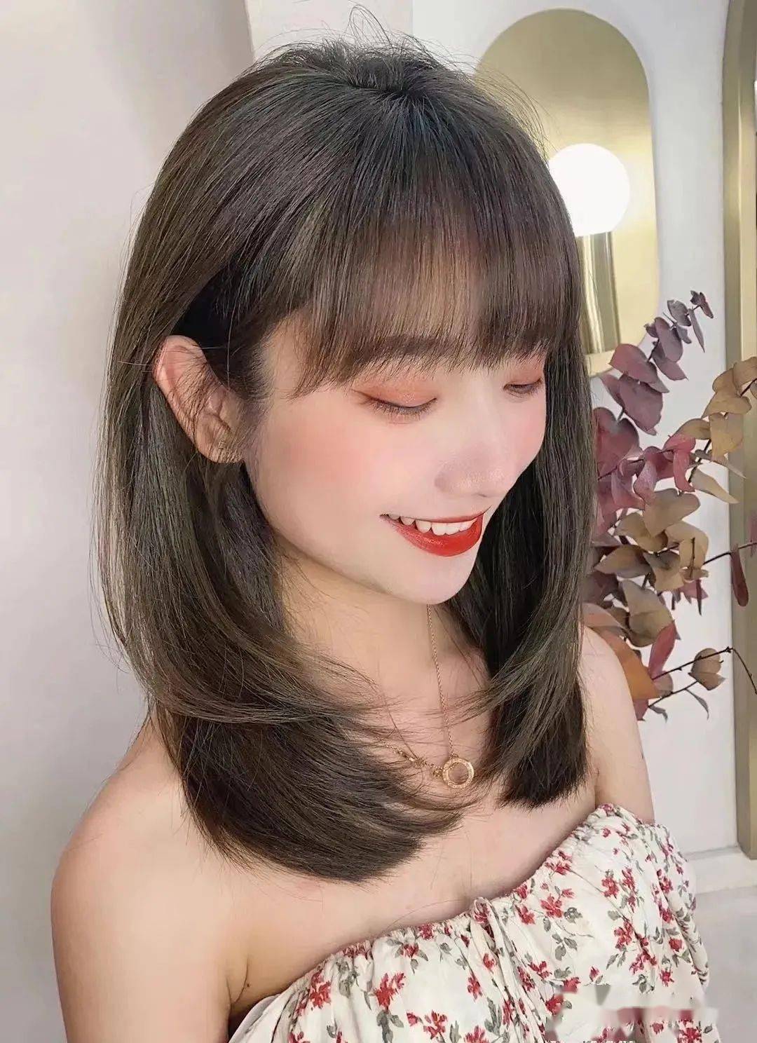 当下流行"少女锁骨发"