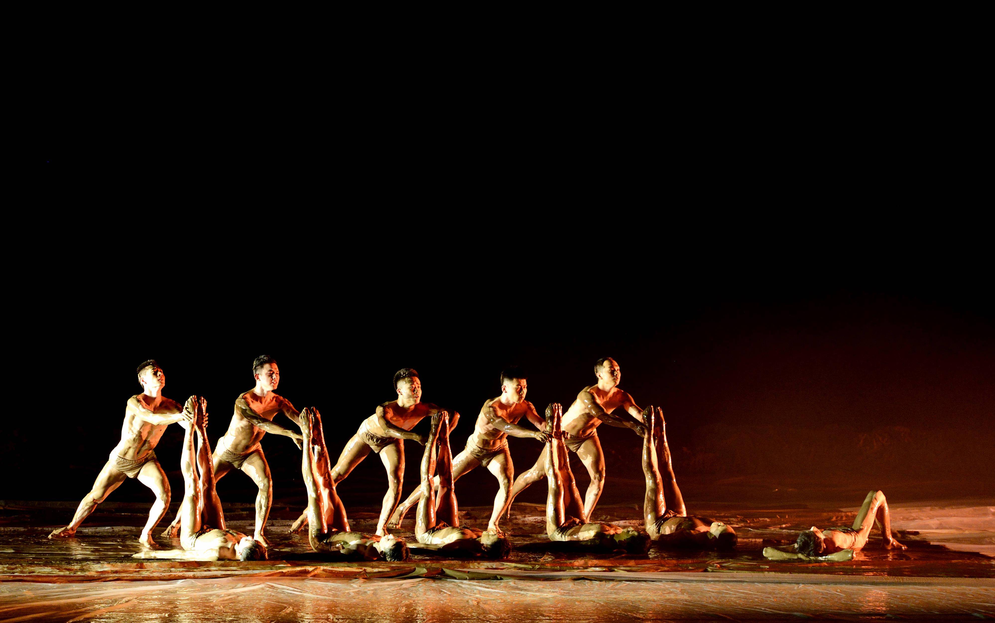 舞蹈史诗黄河在潺潺的水流声中讲述黄河黄河人中国的故事