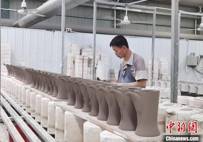 作为朔州市唯一没有煤炭资源的县,应县瞄准陶瓷产业,探索增收富民路径