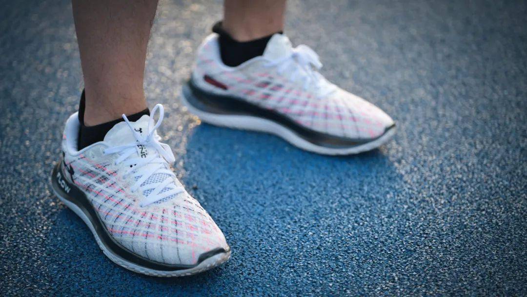 抓地力强的鞋 77f5e679eb6f4ffaa8f328bc55142ffb.jpeg