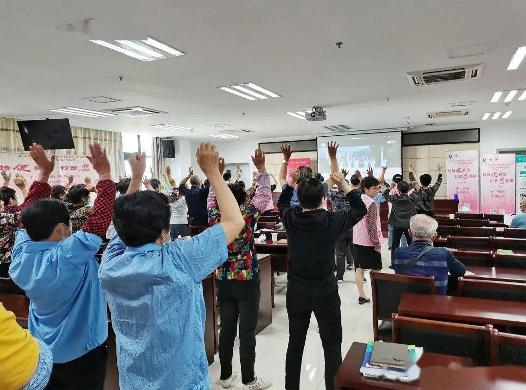 雷竞技RAYBET区域医联体建设 五行健康操跳起来！健康科普听起来！——携手合作专科护理进社区(图5)