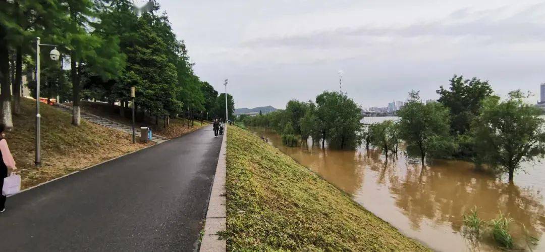 预计湘江株洲站21日—22日可能出现超警戒水位(40米)洪水过程,要求