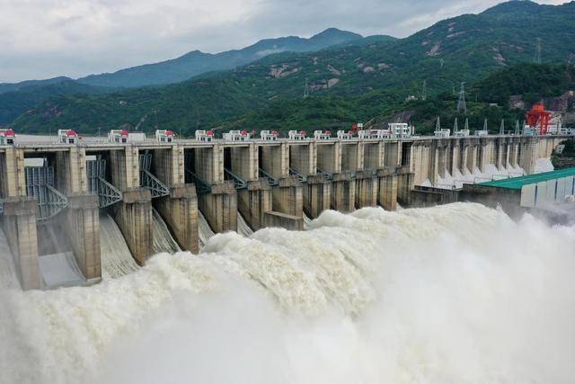 福建水口水电站今年首次开闸泄洪