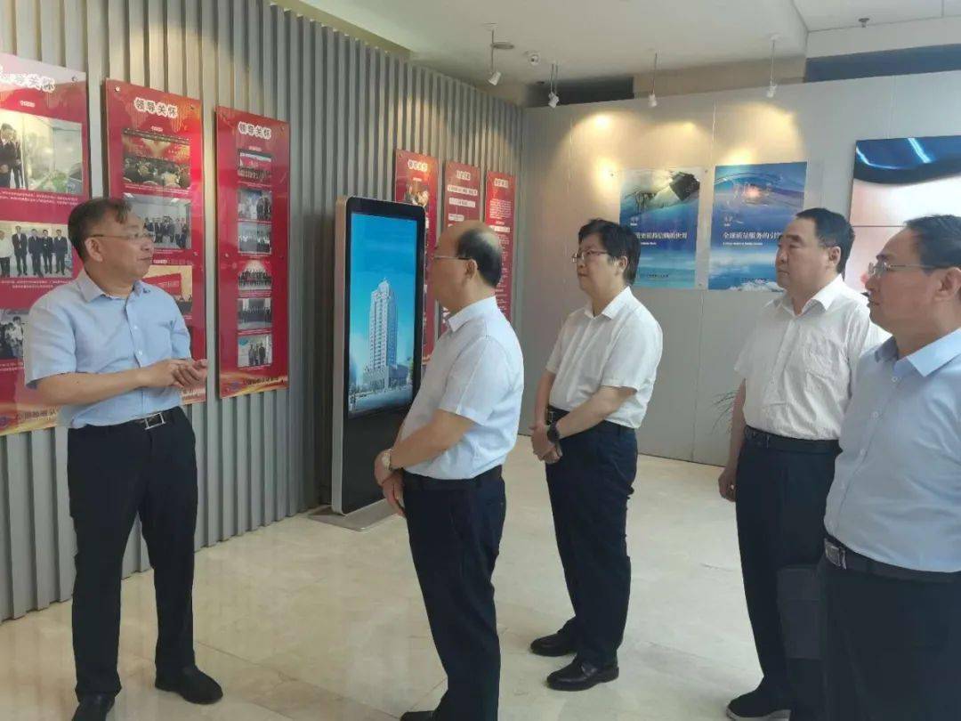 邵七一副市长与中检集团总经理李忠榜在北京进行会谈共同探索和实践