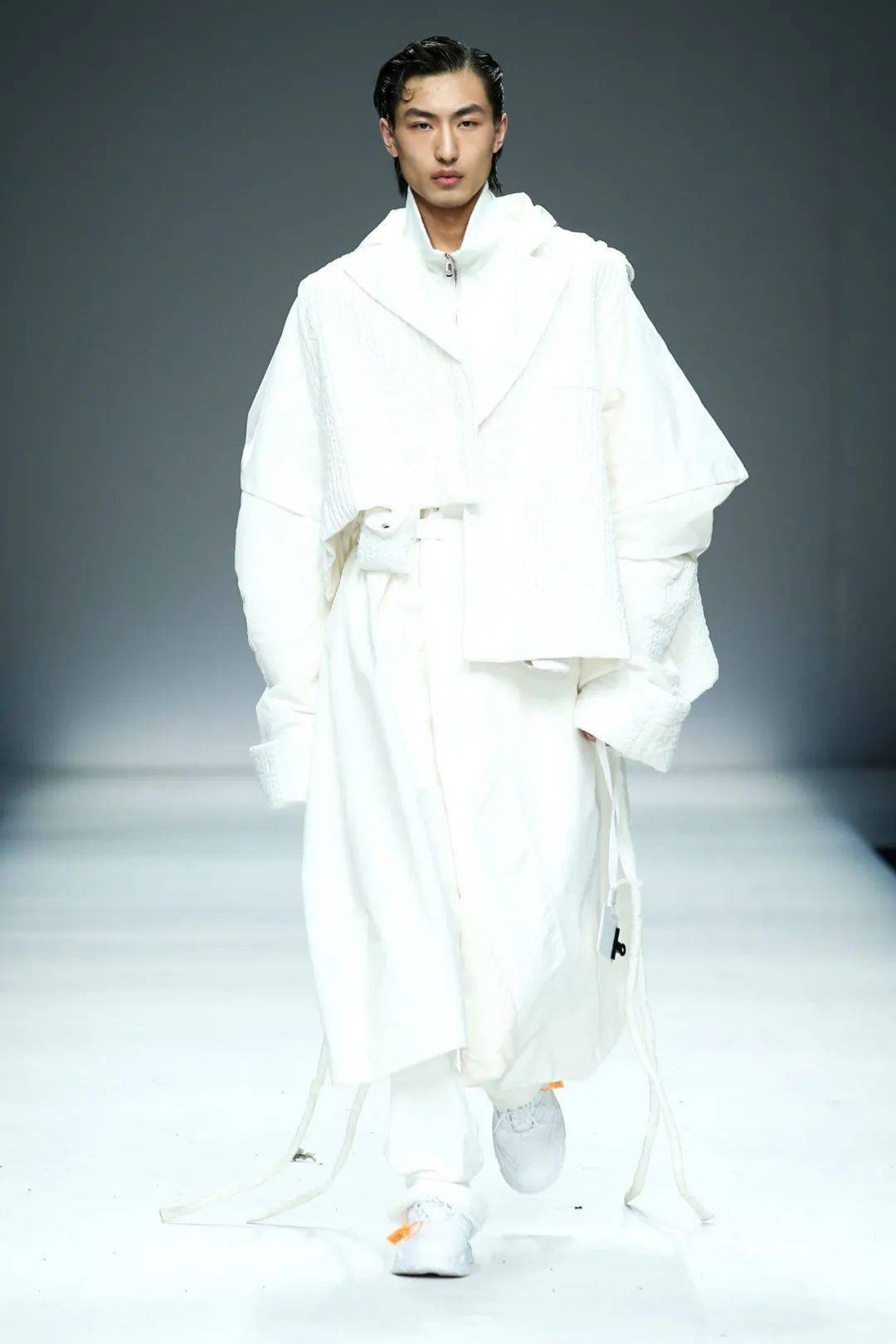 北服服装设计专业本科优秀毕业作品亮相2021中国国际大学生时装周