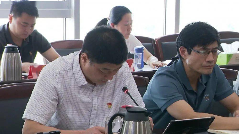 今天上午,长兴县十六届人大常委会召开第52次主任会议,长兴县人大