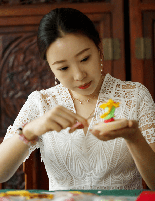 主讲老师本次课程,彭天老师将带领大家走进面人的世界,一起来了解老